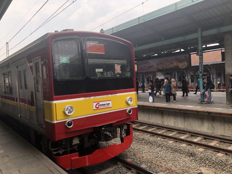 【インドネシア首都圏PSBB延長が続く】通勤電車でのマスク効果について言及