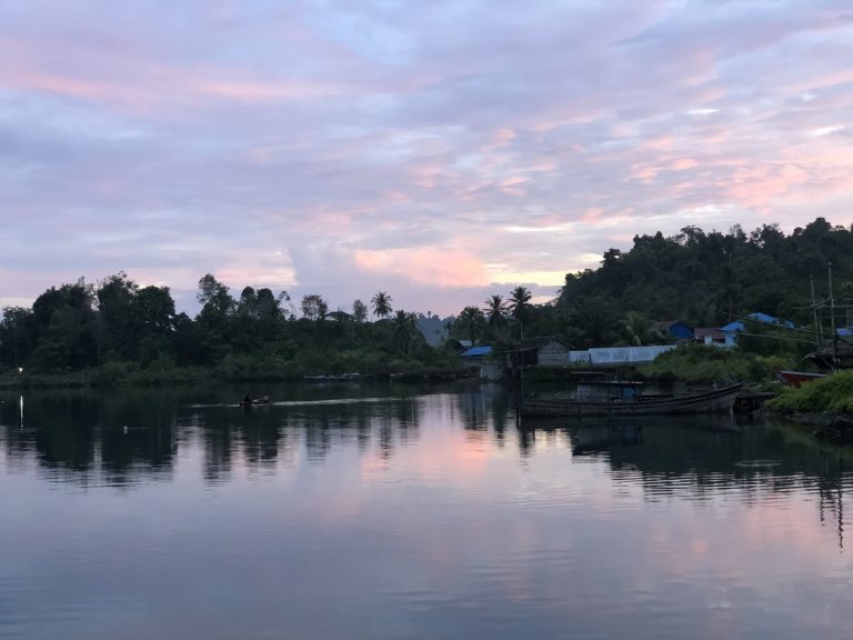 インドネシア西部の離島、シメウル島ではイスラム色が強い ～お酒が飲めません