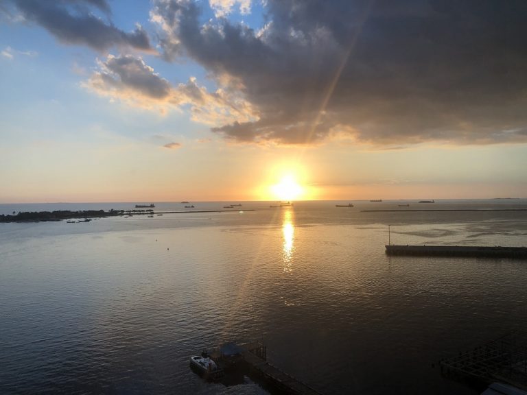 マカッサルの夕陽をホテルから見よう！スイスベルホテル・マカッサル