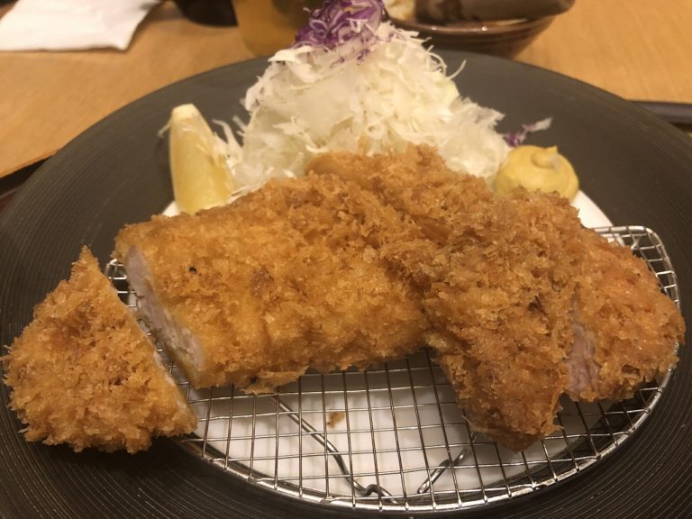 【ジャカルタ飯】イスラムの国で食す美味しい肉厚ロースカツ【KATSUTOKU-かつ徳】