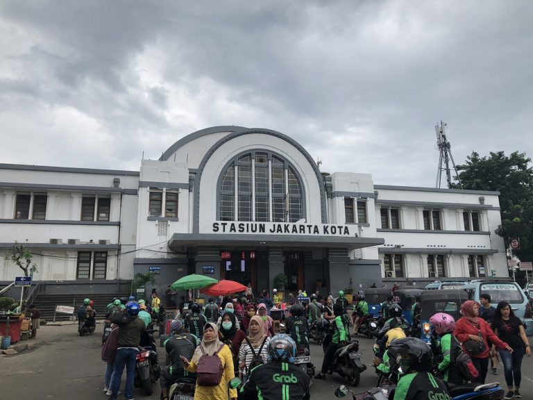 【インドネシア・ジャカルタコタ駅】子供の頃楽しみだった上野駅の思い出がよみがえる