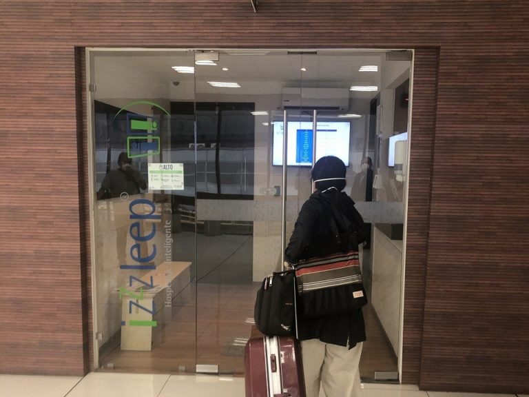 【メキシコ空港での時間のつぶし方】カプセルホテルで仮眠
