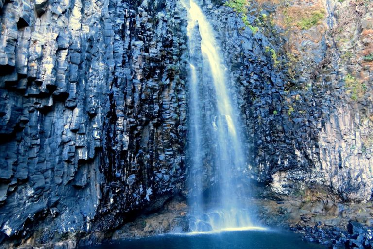 【マカッサルの大滝・タカパラの滝】なぜ人々は滝に行くのか？癒しの効果を実感する