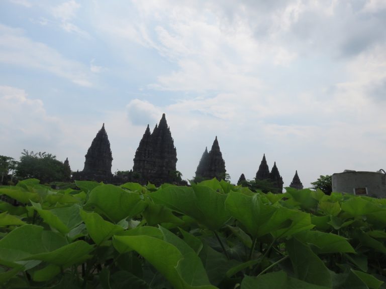 【インドネシア】宗教の変遷に翻弄されたプランバナン寺院群