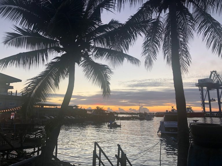 【インドネシア渡航】海風と夕陽に誘われる