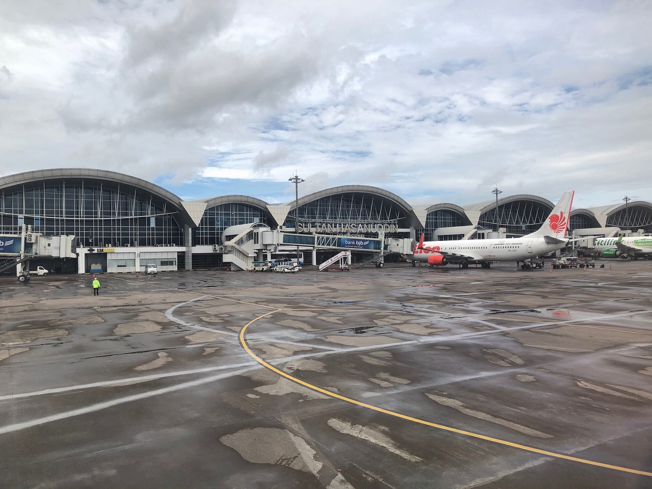 マカッサル空港全景