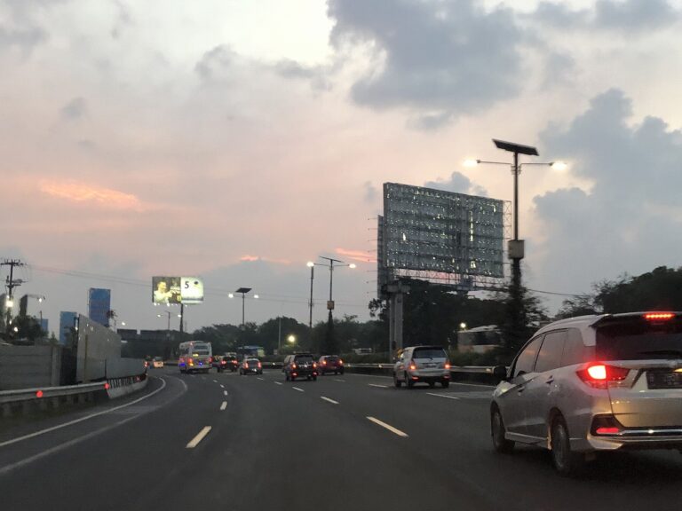 【インドネシア自動車】左側通行右ハンドルなぜ？