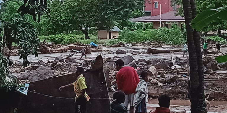 【インドネシア】洪水発生、大きな被害が出ている模様