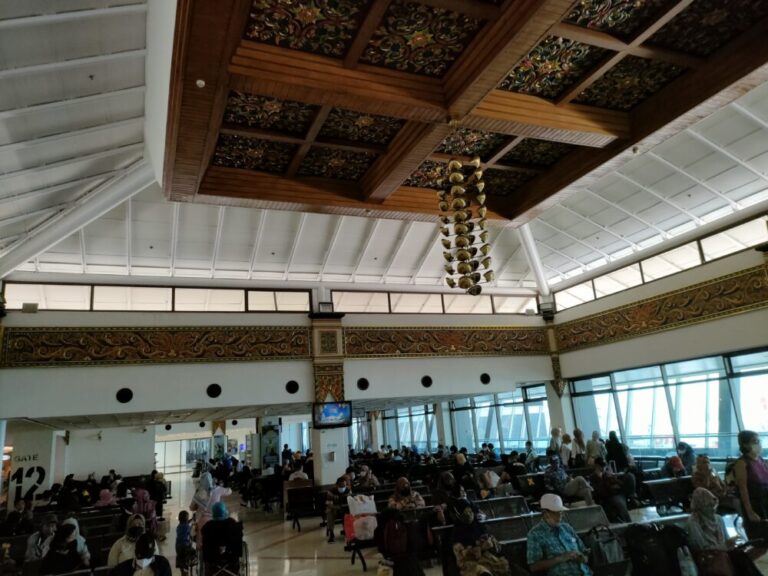 【インドネシア渡航】スラバヤ空港でひたすら待つ！