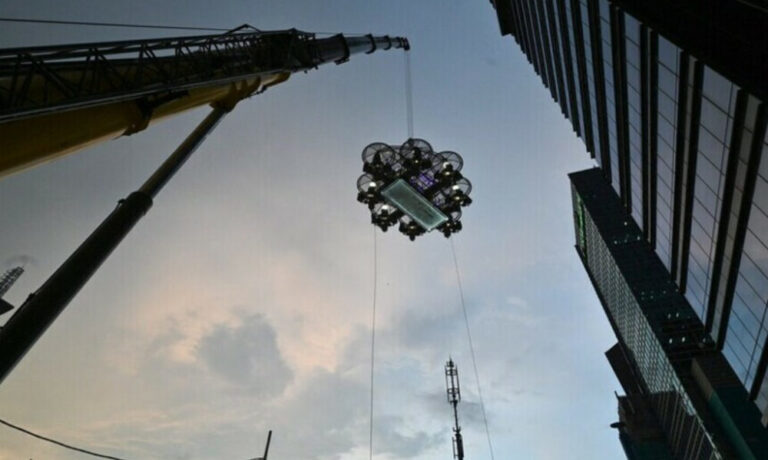 【インドネシア】ジャカルタで50ｍ上空のクレーンレストランで食事はいかが？