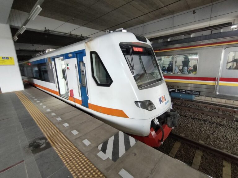 【インドネシア渡航】スカルノハッタ空港まで電車で移動！