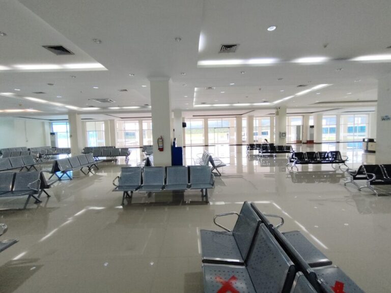 【インドネシア渡航】離島に行くのは大変！飛行機遅延で５時間空港滞在！