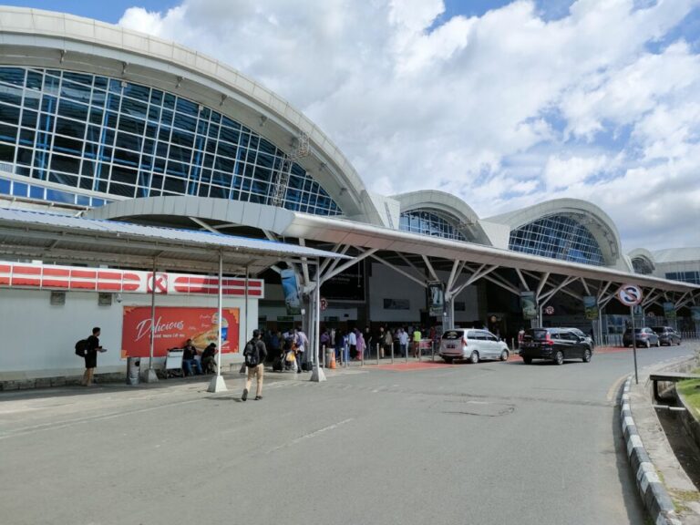 【インドネシア】一時帰国へジャカルタ行き飛行機が大遅延!マカッサル空港でのドタバタ劇!