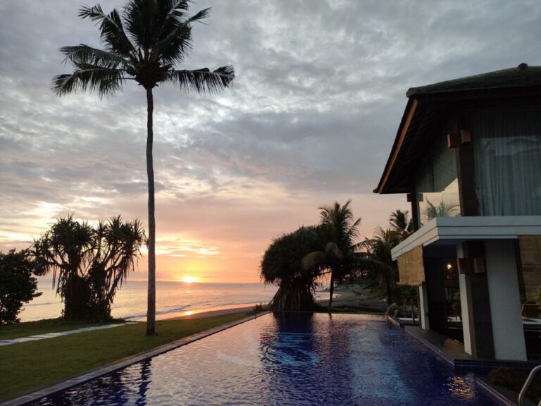 【インドネシア渡航】ヌガラの夕陽と巨大フエダイの夕食!