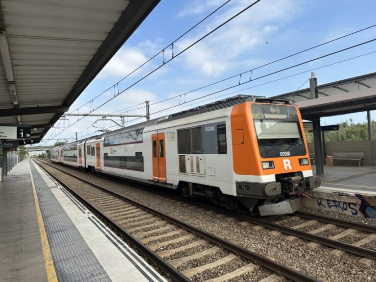 バルセロナ空港到着！滞在ホテルまで電車で移動！