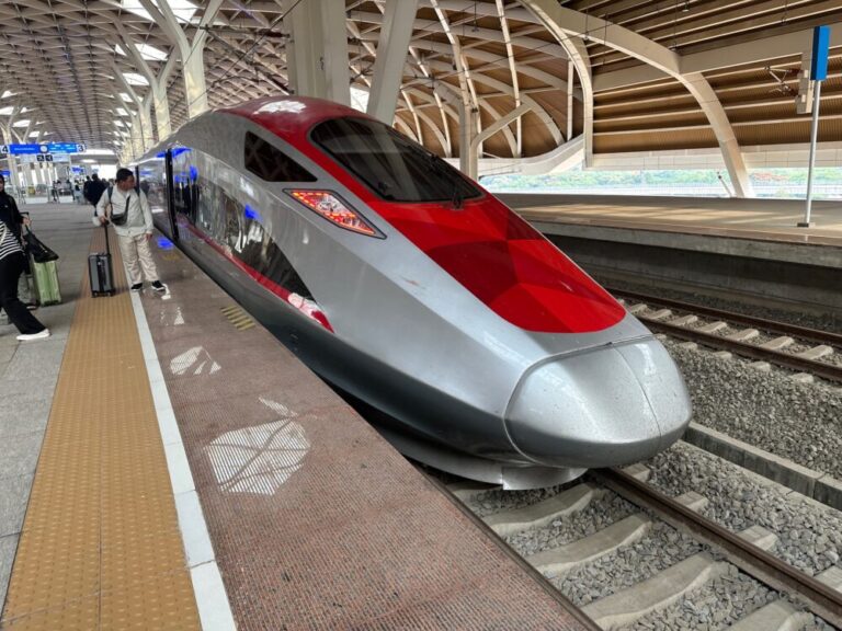 ジャカルタ-バンドン高速鉄道の新時代！変動運賃開始導入