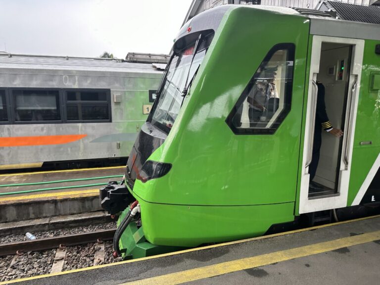 高速鉄道とバンドン市内を結ぶリレー快速「フィーダー列車」に乗車してみた