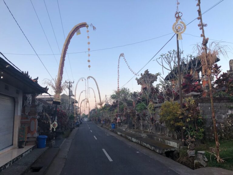 【2024年2月28日】バリ島でバリ・ヒンドゥー教の重要な祭事！ガルンガンとクニンガン