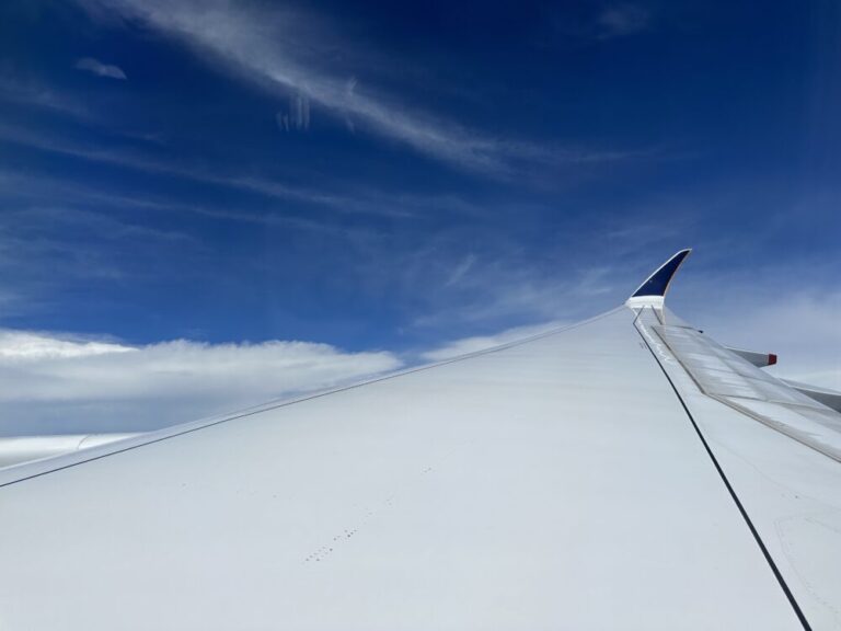 シンガポール航空のプレミアムエコノミーで体験するA350の快適なフライト