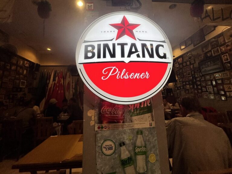 クタのワルンでインドネシア絶品料理を堪能！