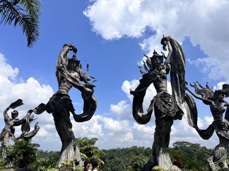 バリ旅！彫刻が大迫力の「Taman Dedari タマンデダリ」でランチを楽しむ