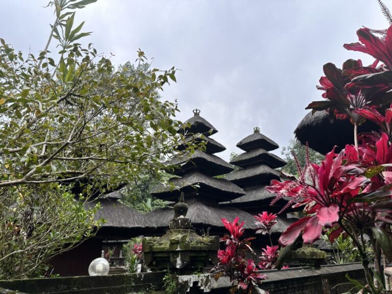 バリ旅！森の中に建つ苔むしたバトゥカル寺院で神聖な気持ちになる