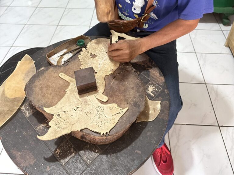 ジョグジャカルタでワヤン・クリとバティックアート工房を訪問