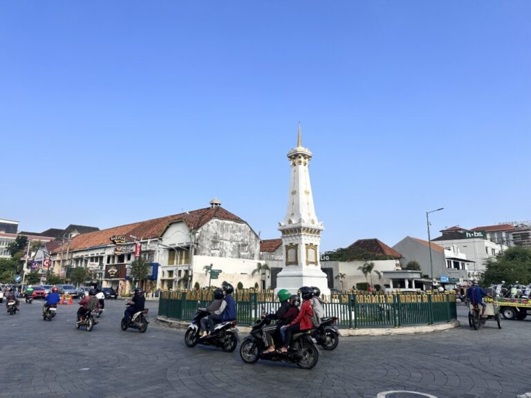 歴史と文化が交差する場所！ジョグジャカルタの象徴「トゥグ・ジョグジャ」訪問
