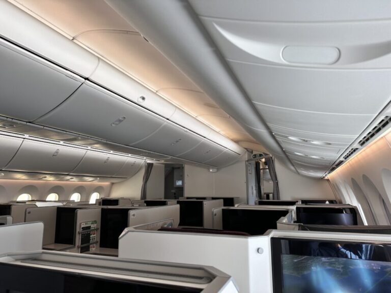 快適さとプライバシーを追求した空の旅！ JAL B787-9ビジネスクラス体験
