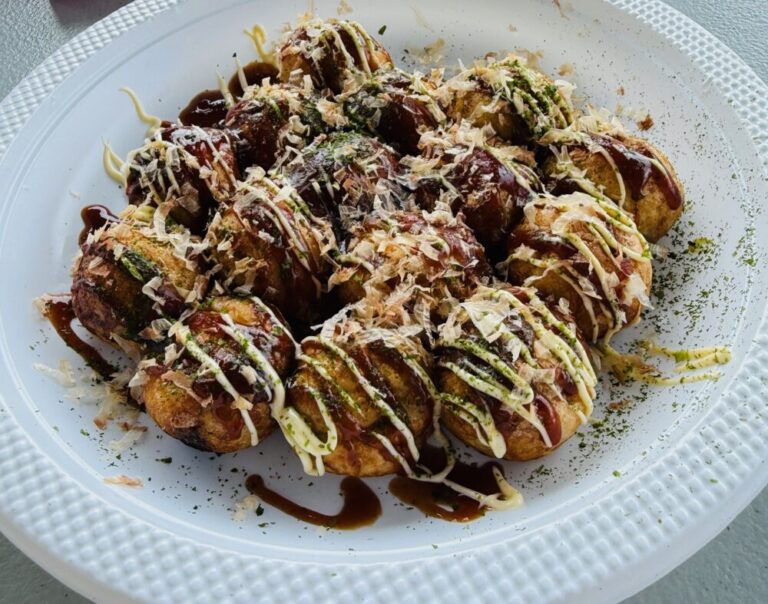 タコ焼きにタコが必要な理由とは？ その歴史と味の秘密を探る