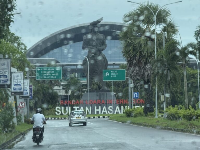 雨季のマカッサルから寒い日本へ帰国の旅がスタート！ ガルーダ便でジャカルタへ移動