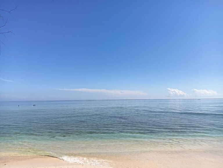 ギリ・トラワンガンで贅沢な朝の時間！朝日を浴びながらの朝食と爽快サイクリング