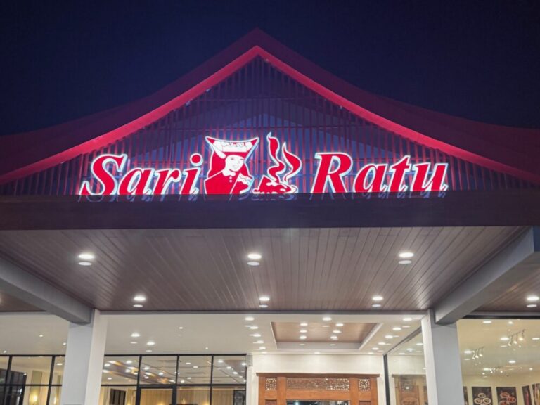 注文していないのに料理がズラリ？「Sari Ratu」で体験した衛生的なパダン料理