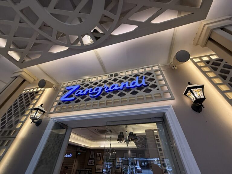 スラバヤ最古のアイス店「ザングランディ」へ！90年続くレトロな味と空間を体験