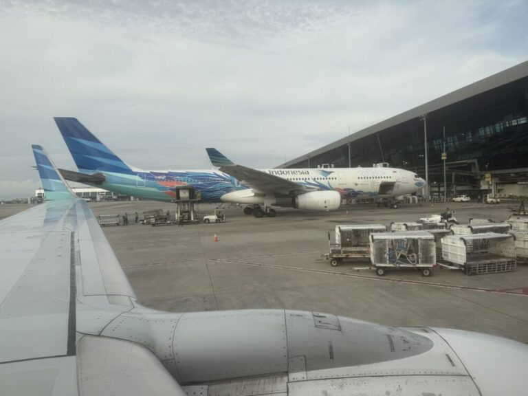 快適移動！スカイトレインでターミナル3、そしてガルーダでマカッサルへ