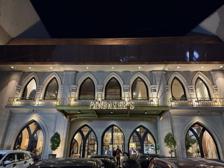 ワインとステーキで、お酒も料理も空間も完璧！マカッサル屈指の大人カフェ「Panbakers」