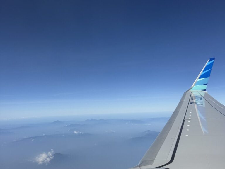 朝焼けの光とともに移動！ジャカルタから中部ジャワ・スマランへ空の旅