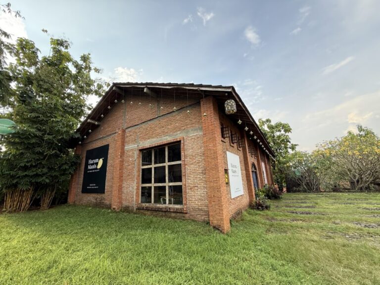 【中部ジャワ・ジェパラ】チーク材の一棟貸しコテージと木のぬくもり