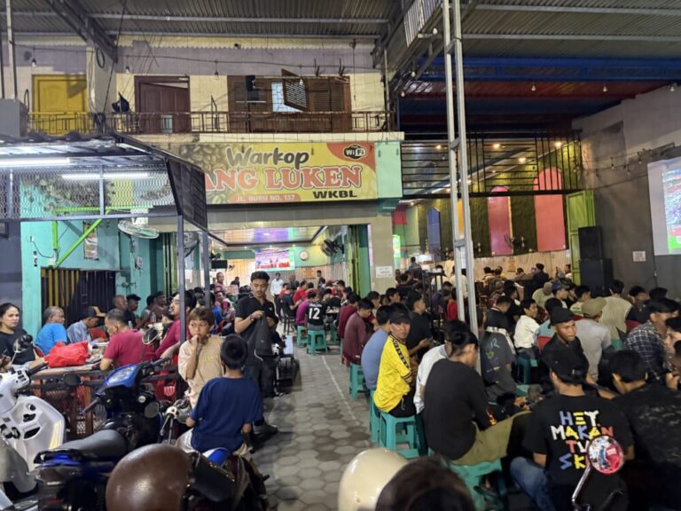 【マカッサル夜散歩】ロサリビーチからナイトマーケットへ──熱気と笑顔に包まれる夜の市場