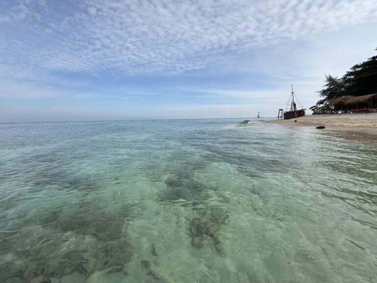マカッサルから15分！サマロナ島で半日シュノーケリング体験｜透明な海とサンゴ礁に癒される