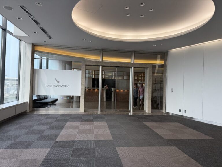 成田T2「キャセイパシフィックラウンジ」――インドネシアへ戻る前の静かなゆったり時間