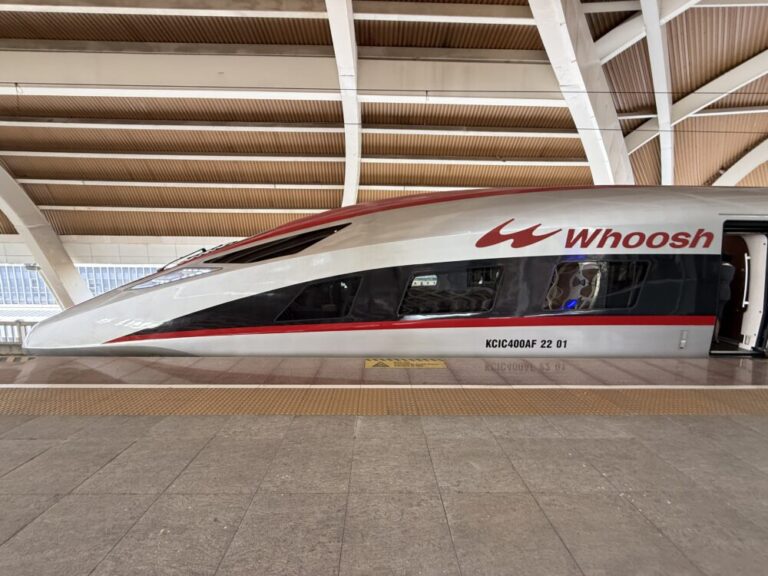 開通2年で見えた現実 ― インドネシア高速鉄道「WHOOSH」に迫る返済延長と汚職疑惑