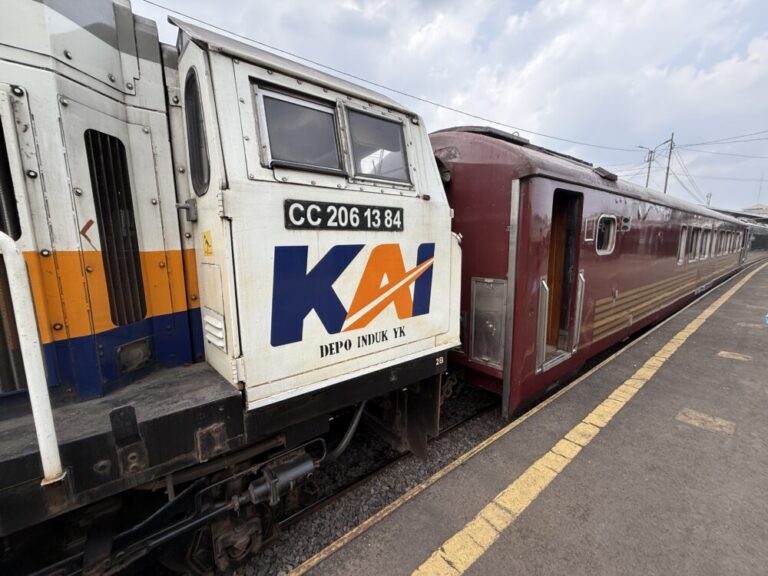 【プライオリティ座席乗車記①】バンドン駅から特別な旅の始まり！優雅な列車体験