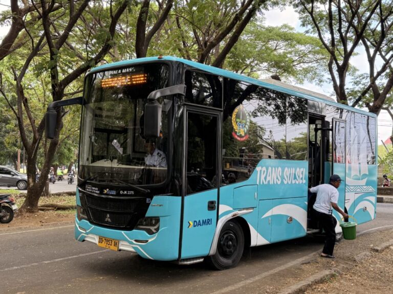 マカッサル空港から市内へ格安アクセス！無料バス＆Teman Bus徹底ガイド