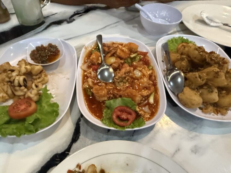 【テルナテグルメ】おすすめ食スポット3選！中華レストラン、カフェ、地元スーパーで楽しむ島時間