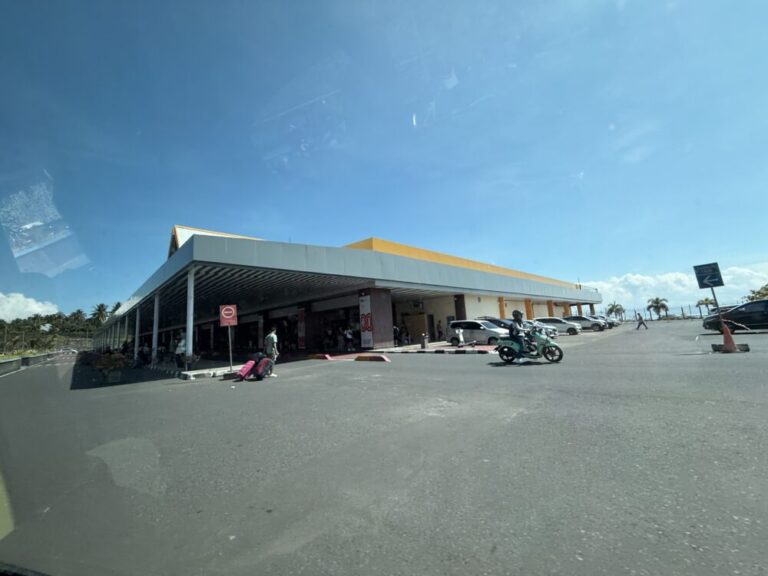 テルナテ空港で味わう旅の余韻！ライオンエアJT897便マカッサル行き出発前のひととき