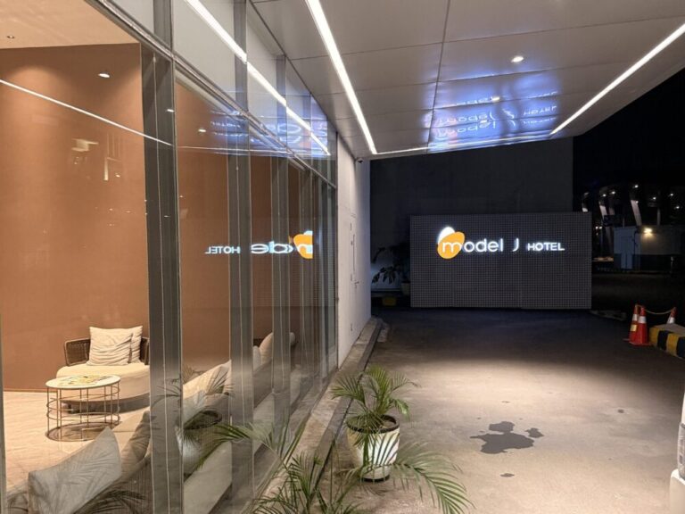 新しい「Model J Hotel」に初宿泊 ― 清潔感とコスパ抜群の快適ステイ
