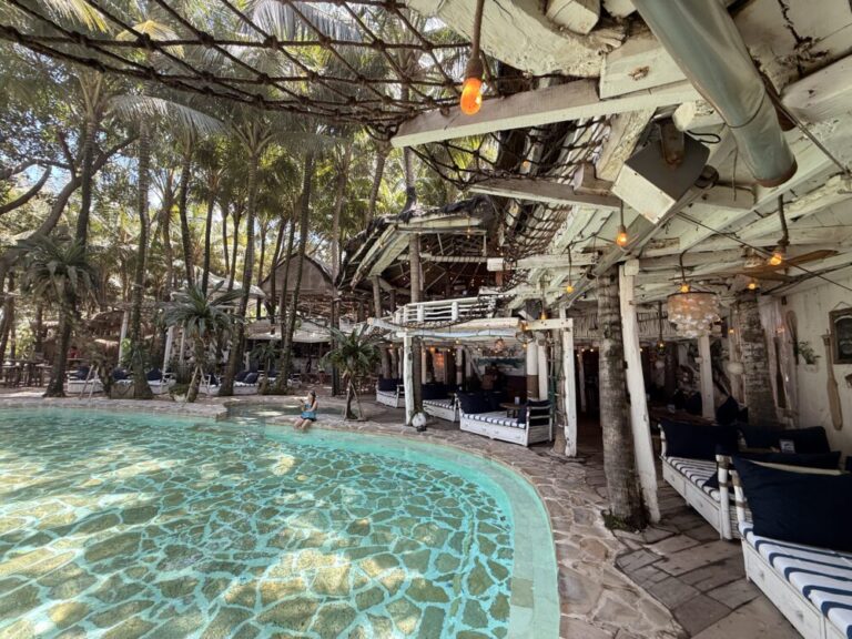 バリの朝、波音と潮風に包まれて ― チャングーのLa Brisa Baliで味わう至福のブランチ