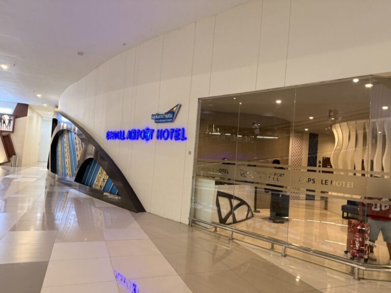 欠航から始まった長いトランジット ！空港内カプセルホテル 宿泊記