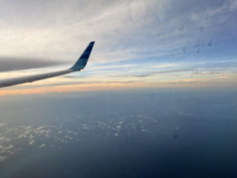 夜を越えてマカッサルへ ― ガルーダ・インドネシア GA604便 早朝フライト搭乗記